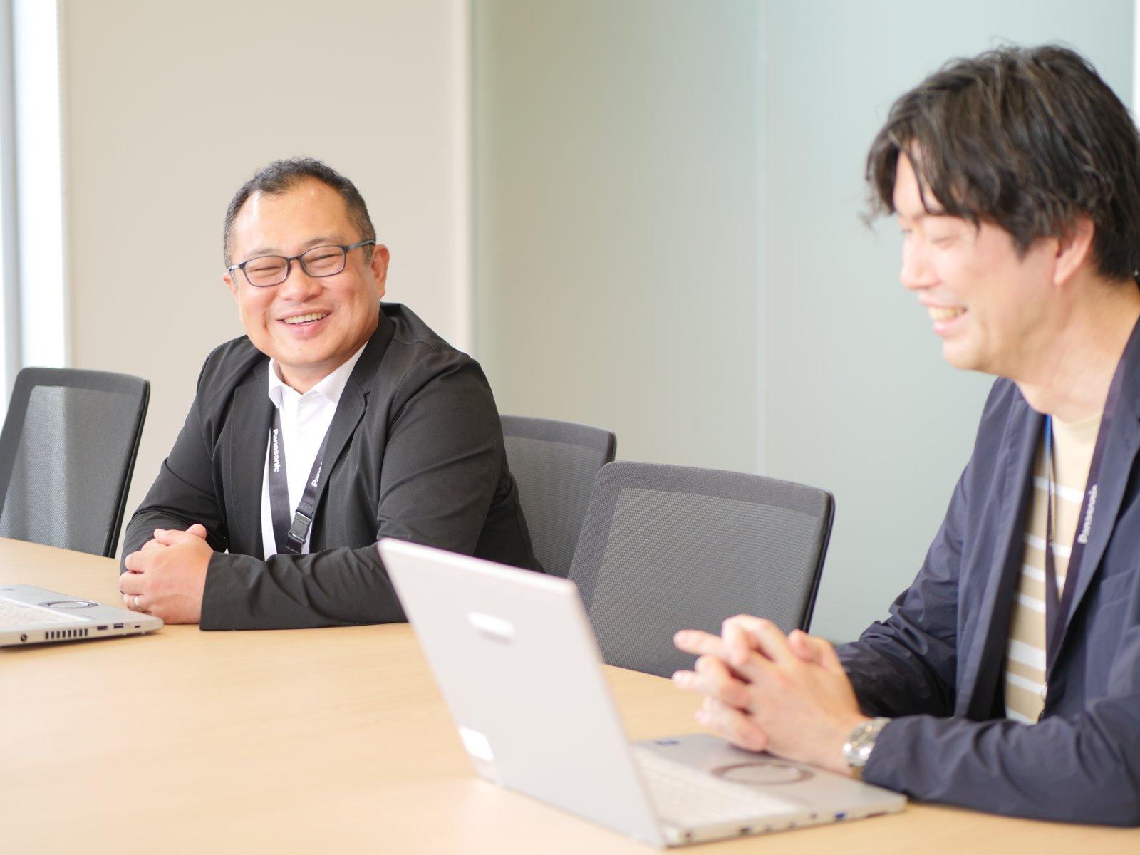 会議室でのインタビュー風景